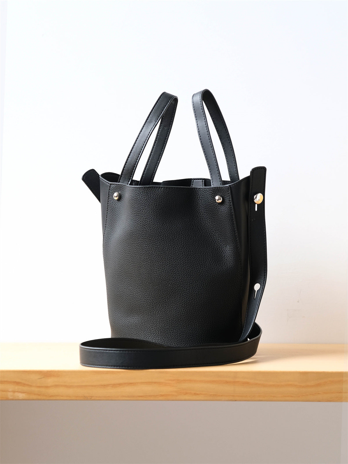 出口女包外贸尾单简约百搭款时尚休闲斜挎真皮水桶包腋下包子母包