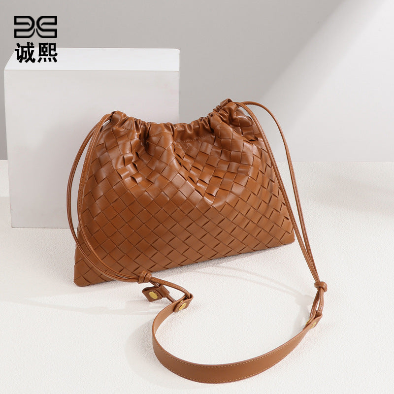 外贸新款福袋单肩女包手工编织包包束口皱褶云朵包时尚复古斜挎包