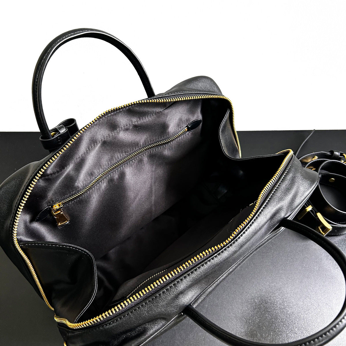 2023新款复古做旧公文包大容量通勤电脑包单肩斜挎真皮保龄球女包