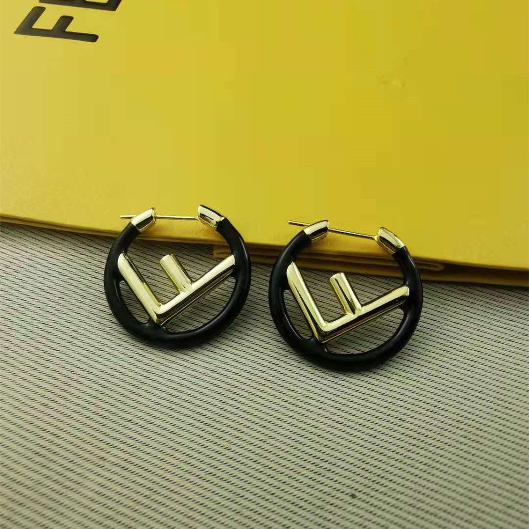 芬家F耳环女珐琅彩色欧美简约小众CHIC高级感ins百搭耳坠字母耳圈