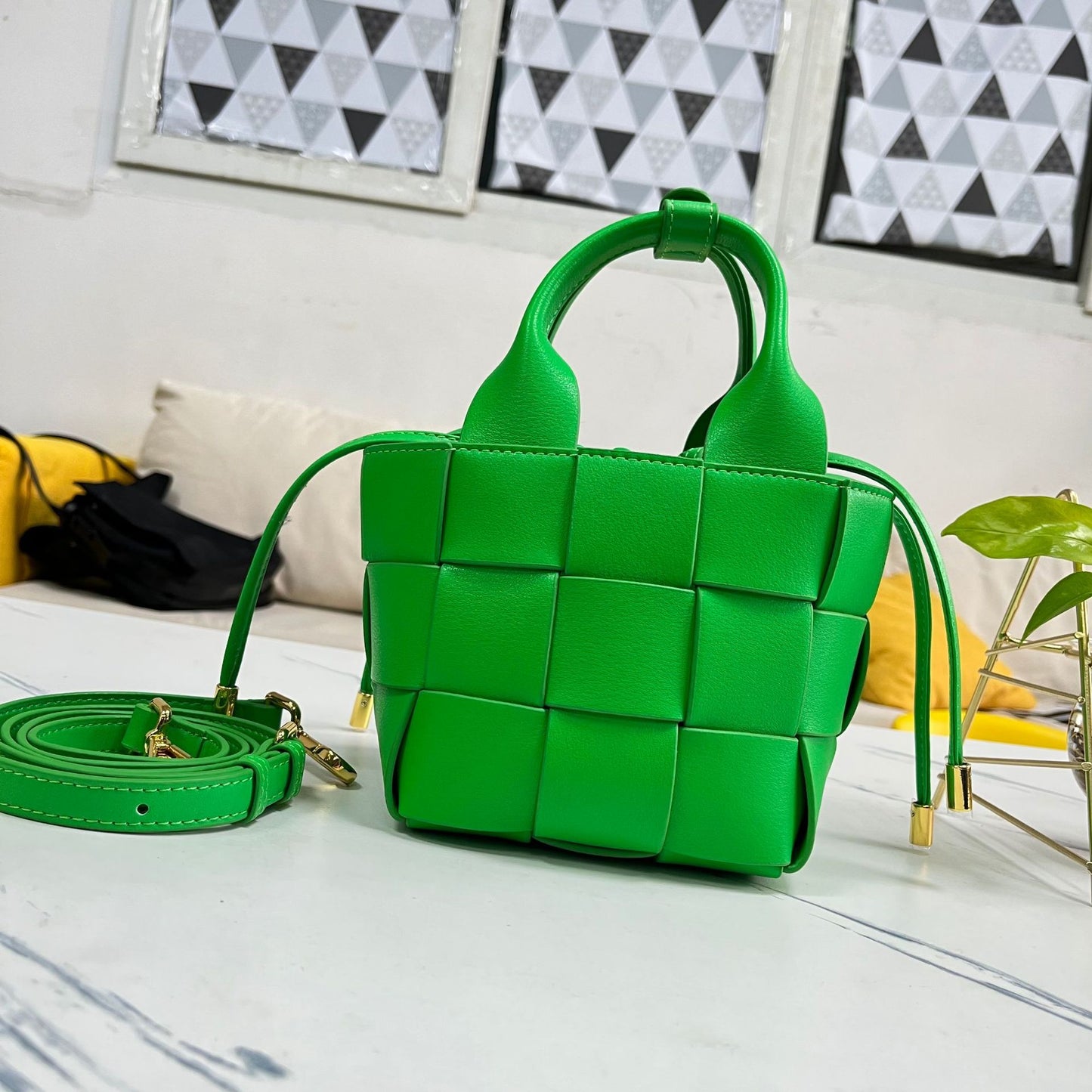 包包2022新款真皮女包编织牛皮单肩斜挎手提包手拎水桶简约时尚