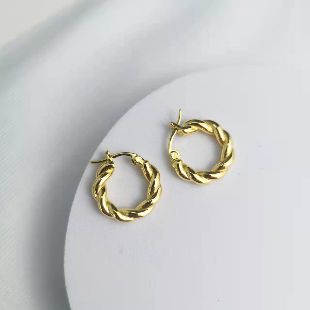 BV家21新款几何形麻花扭绳耳圈女高级感简约光面INS风O形耳环