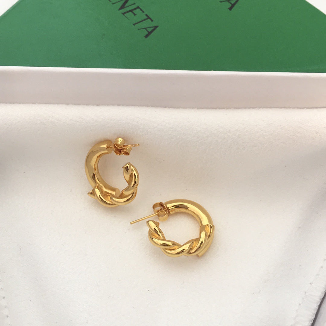 BV家新款几何形麻花扭绳耳钉女高级感简约INS风C形拼接耳环批发