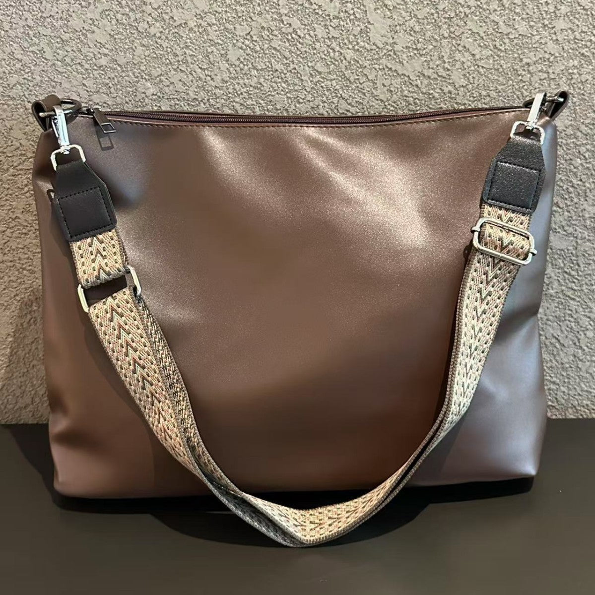 大容量托特包百搭黑色单肩斜挎包健身ins小众轻奢街头通勤电脑包