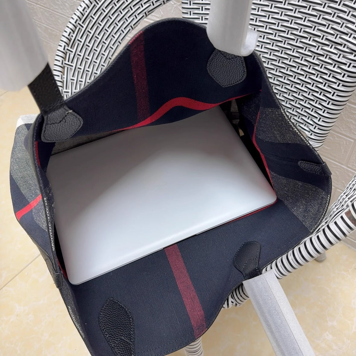 黄麻大托特tote购物袋ins风简约通勤办公电脑妈咪包大容量腋下包