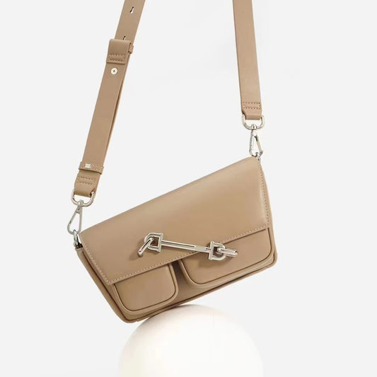 锁扣小众斜挎包 百搭头层牛皮宽肩带潮炸斜挎锁盒mini相机包 批发