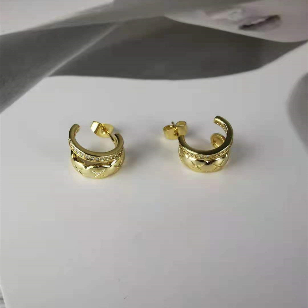 赛家新款菱格纹镶钻耳钉几何形设计感港味欧美冷淡风C形耳环ins风