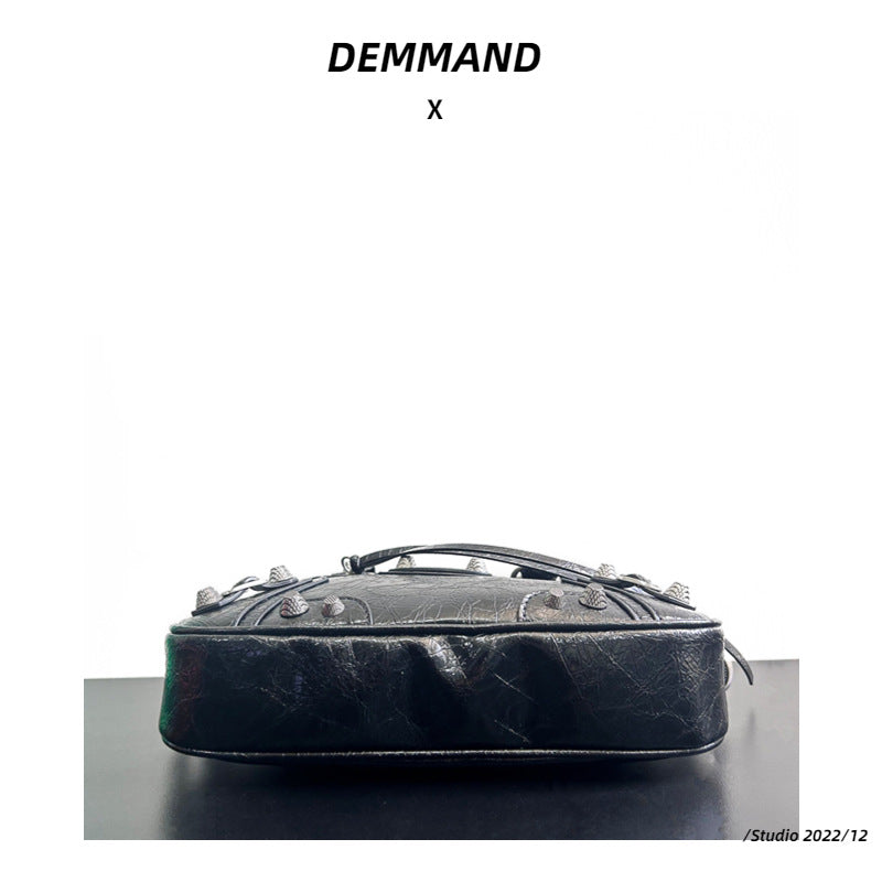 预售新品网红同款时尚百搭暗黑机车铆钉设计小托特手提斜挎包包女