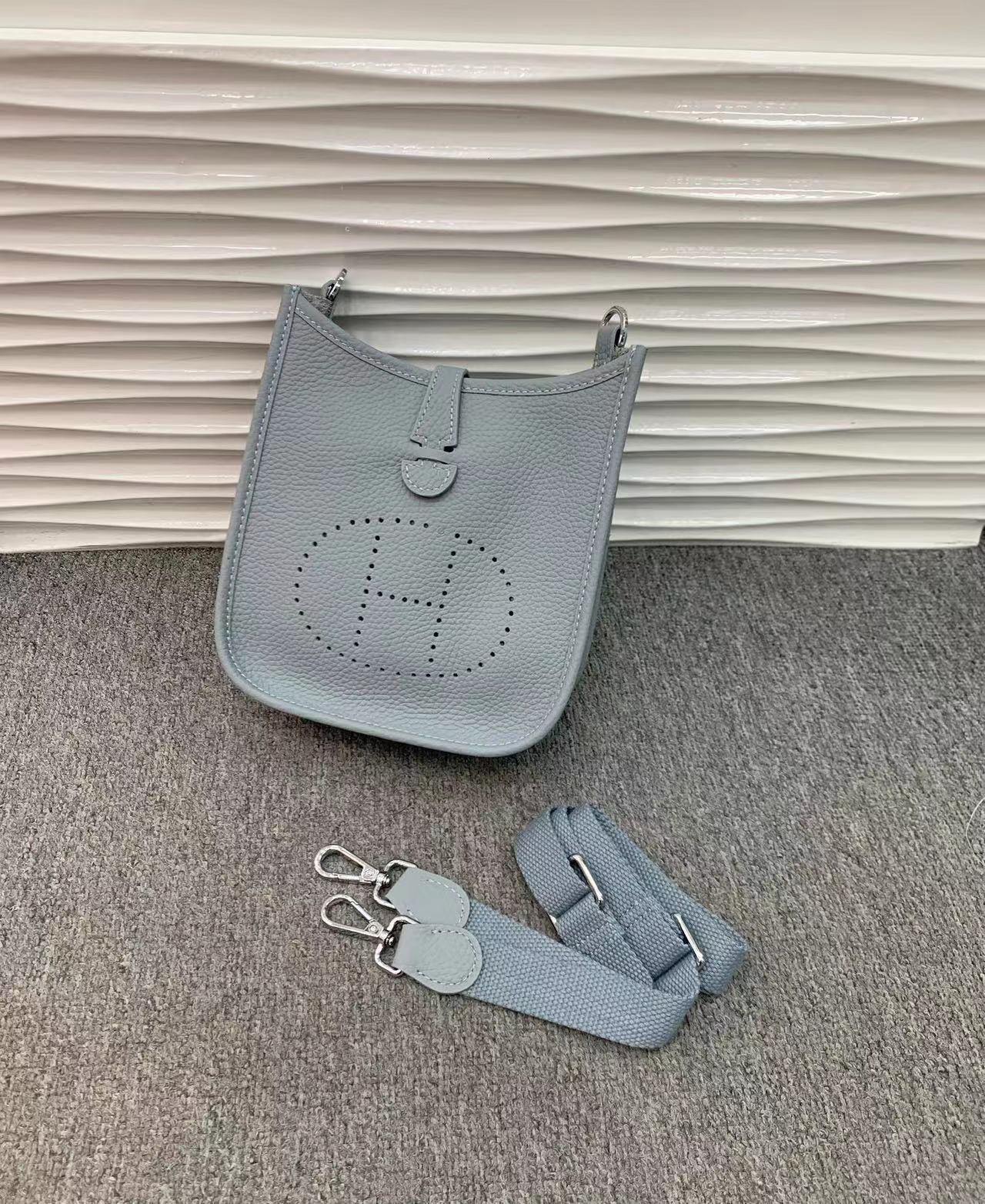 洋气小包包女2024新款字母镂空信封包潮韩版简约时尚单肩斜挎包包