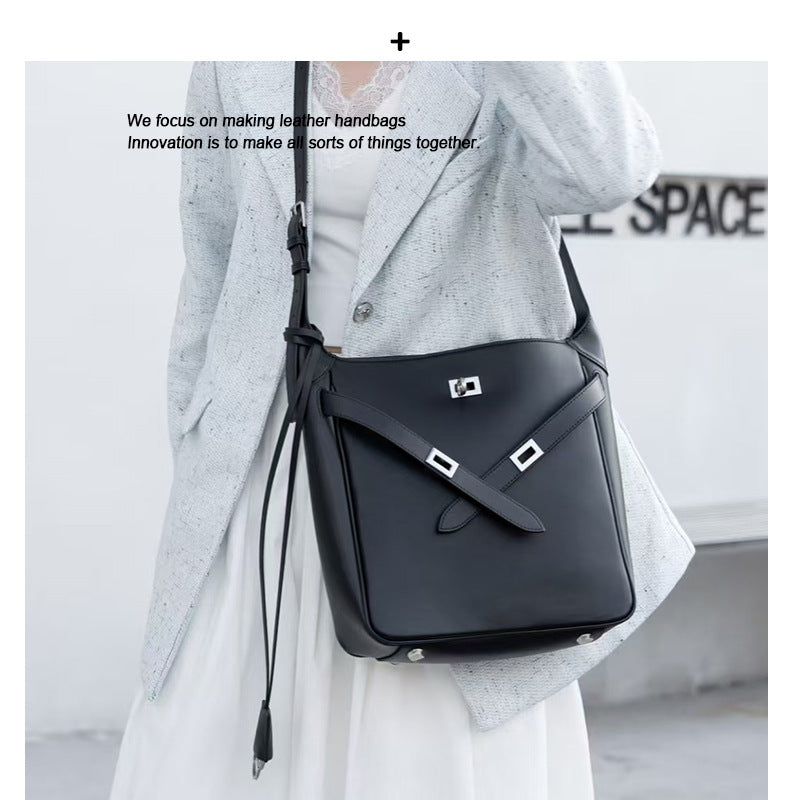 锁扣托特包水桶包2025新款大容量复古通勤单肩斜挎高级感腋下女包