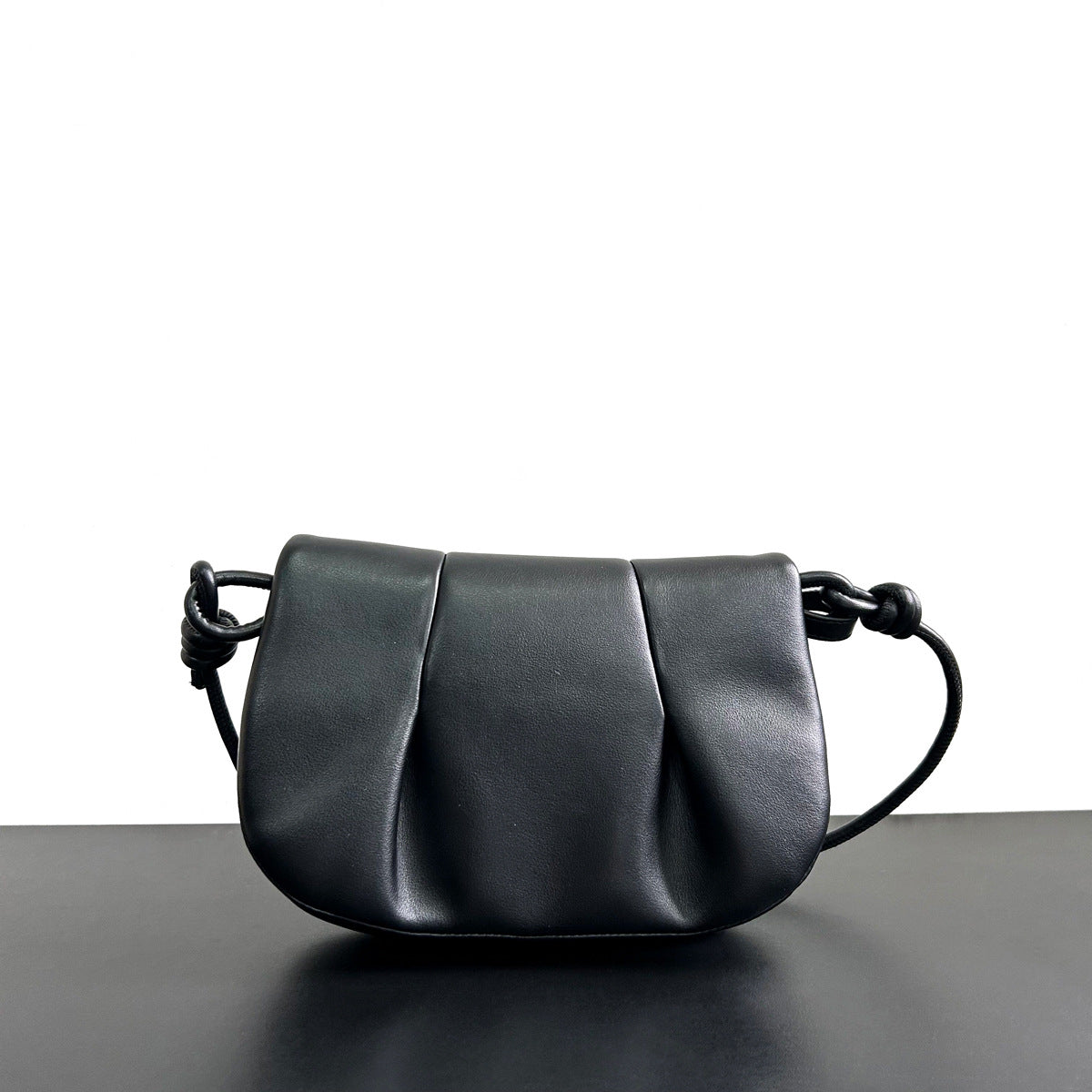 真皮绳结褶皱云朵包女高级感百搭腋下包包秋冬新款单肩斜挎枕头包