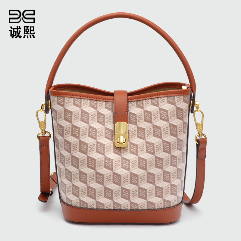 水桶包包女2025网红同款小众手提包跨境大容量拼接老花单肩斜挎包