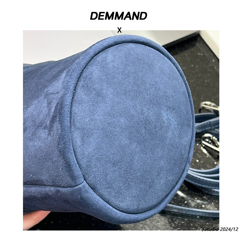 头层磨砂麂皮水桶包女2024秋冬新款高级质感真皮手机包百搭斜挎包