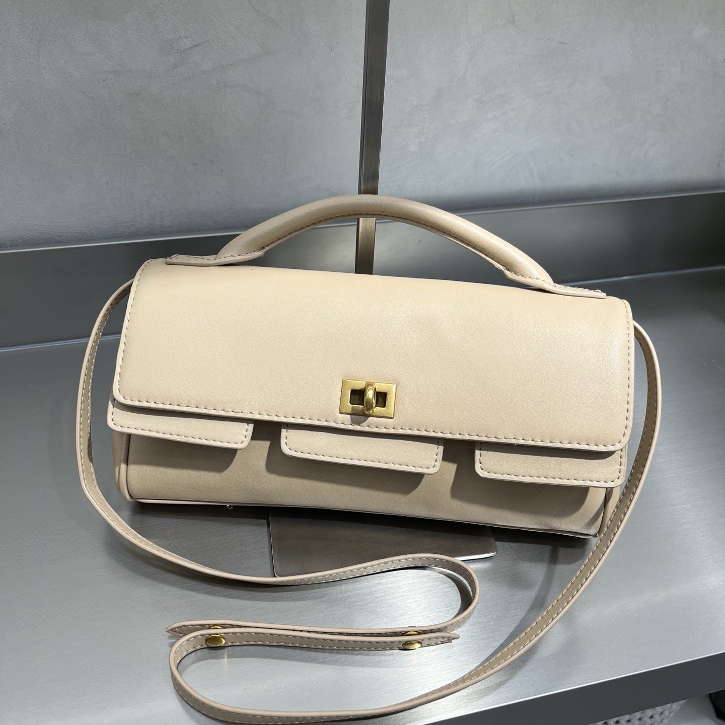 小众真皮包包 25春夏新款 里外头层小牛皮 可肩背手拎 容量可观