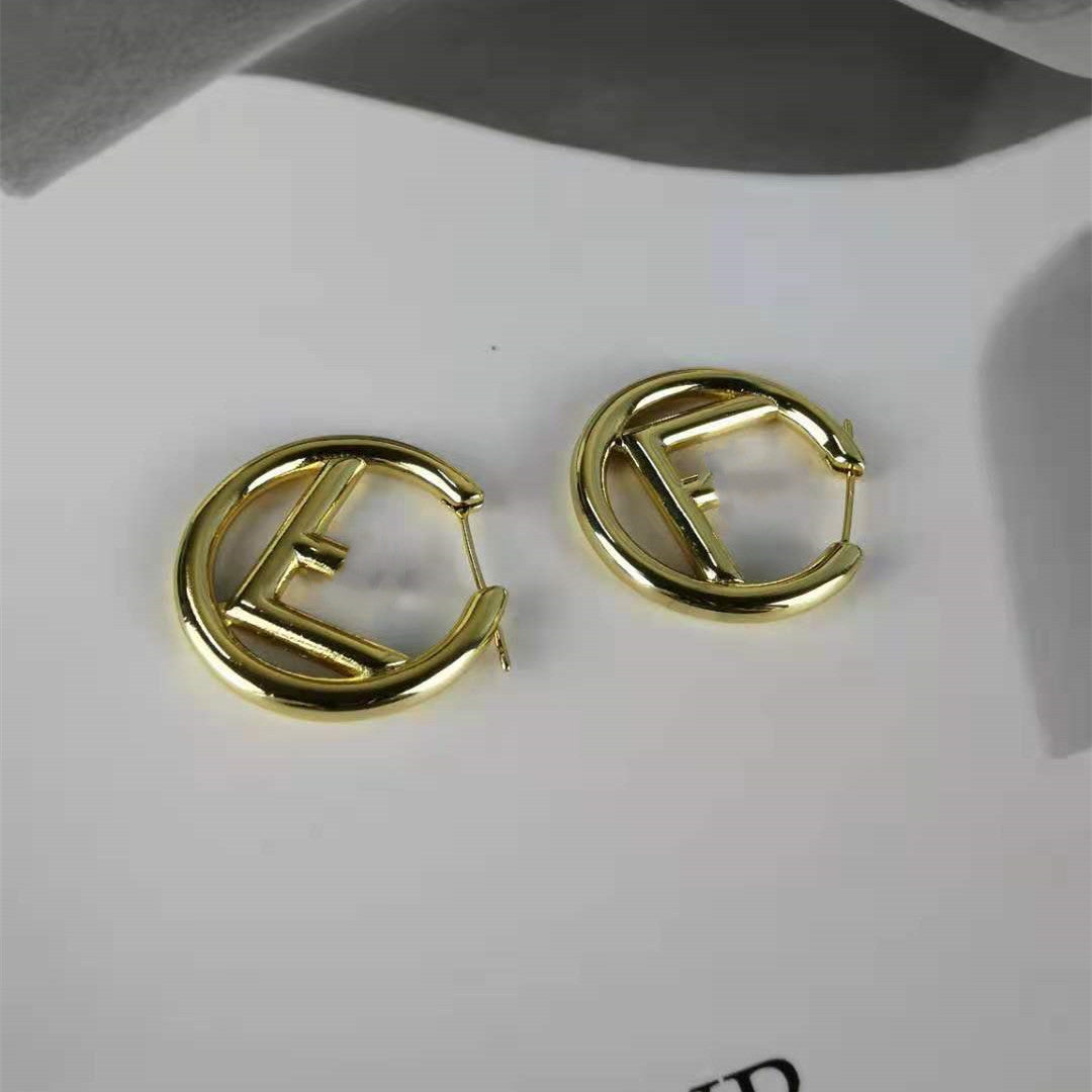 芬家F字母耳圈光身镀金银针迪耳环经典时尚港风气质银针ins风耳环