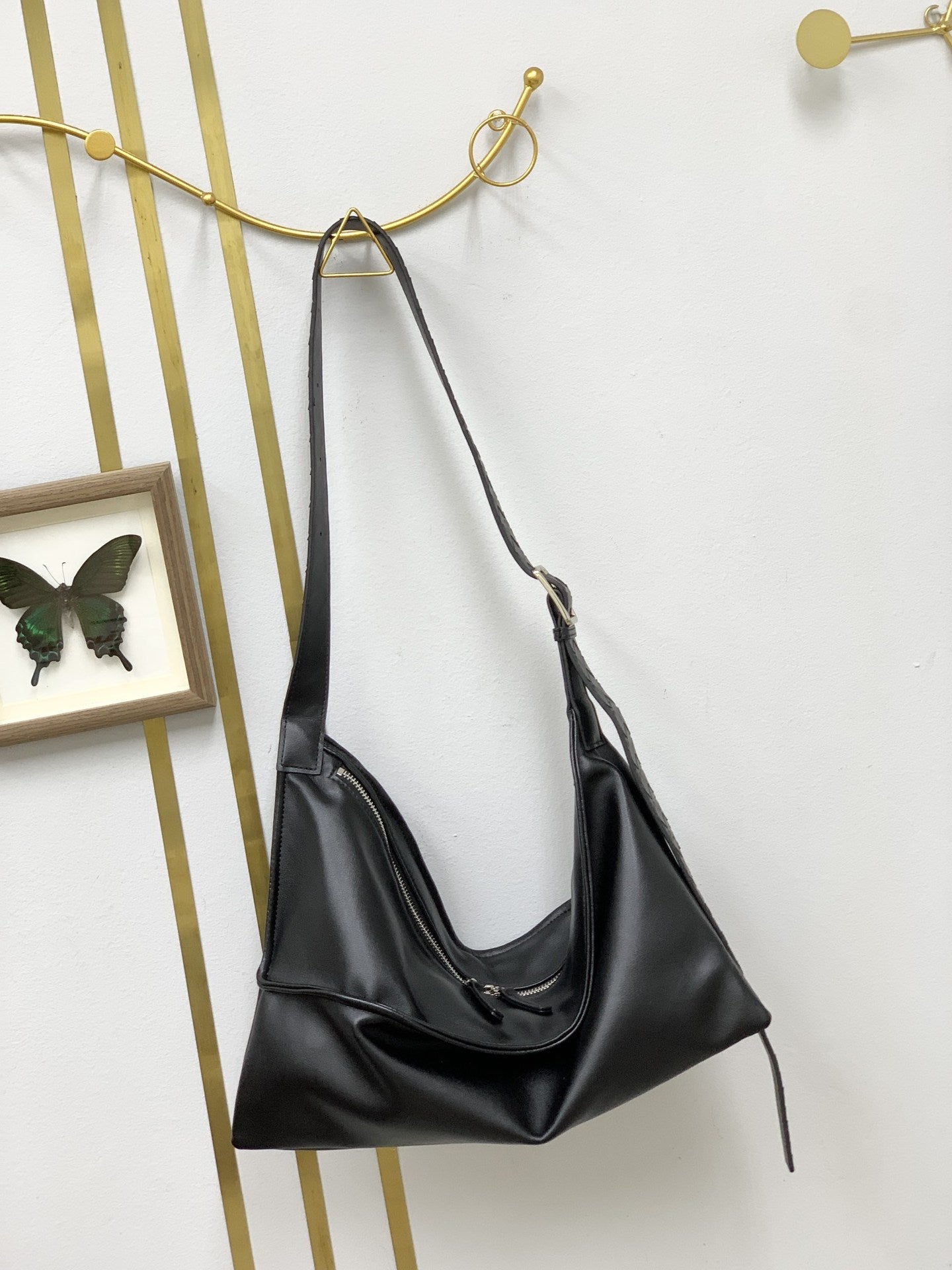 2024新款油蜡皮方盒包宽肩带单肩斜挎休闲包包大号扭结包百搭气质