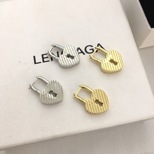 巴黎家21新款心锁耳环女高级感气质镀金几何形心形耳坠爱心耳钉