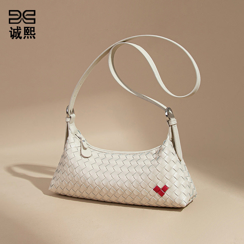 高级感爱心法棍包休闲手提饺子包手工编织女包个性单肩腋下斜跨包