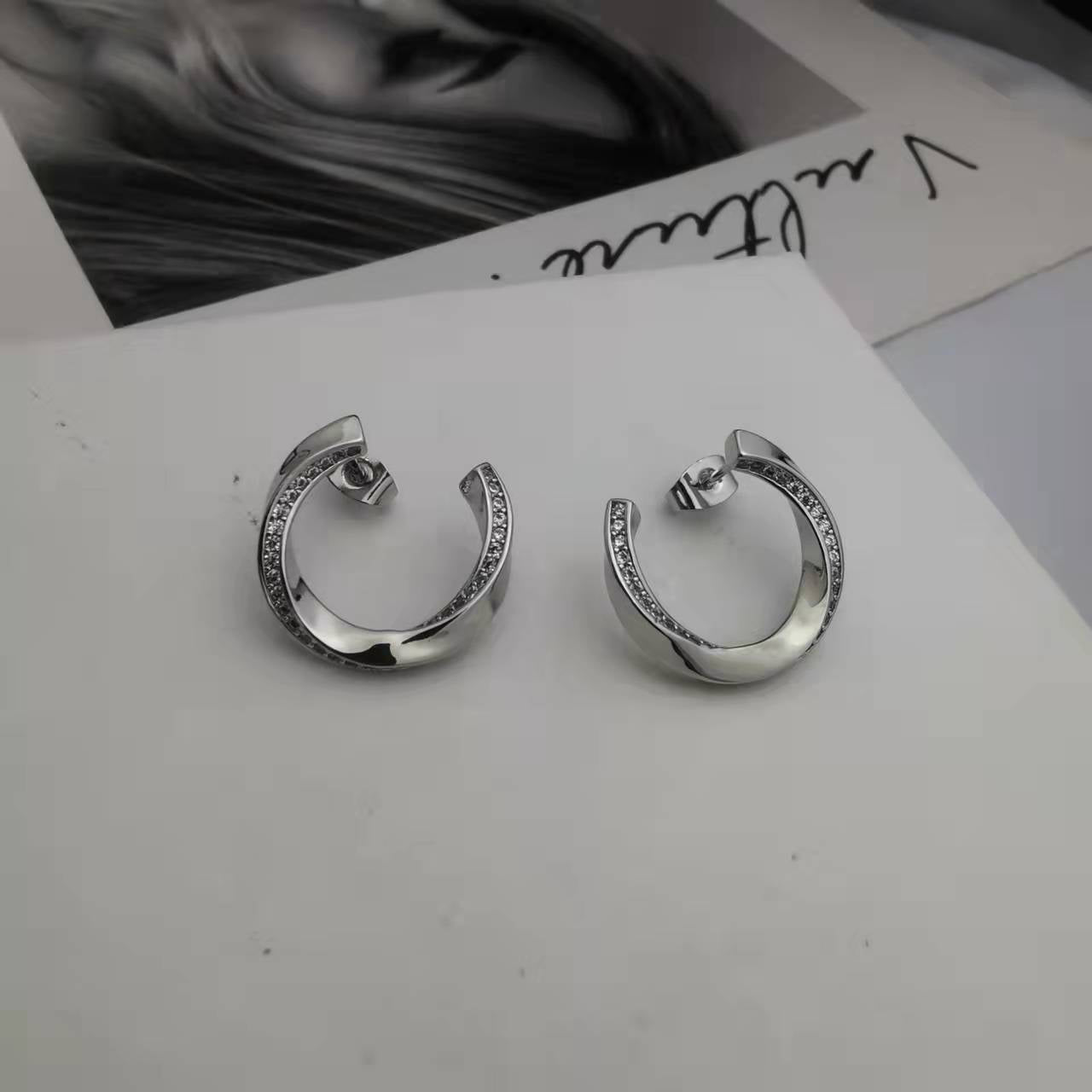 赛家21新款扭曲耳钉女镶钻高级感气质几何形celi镀金环形曲面耳环