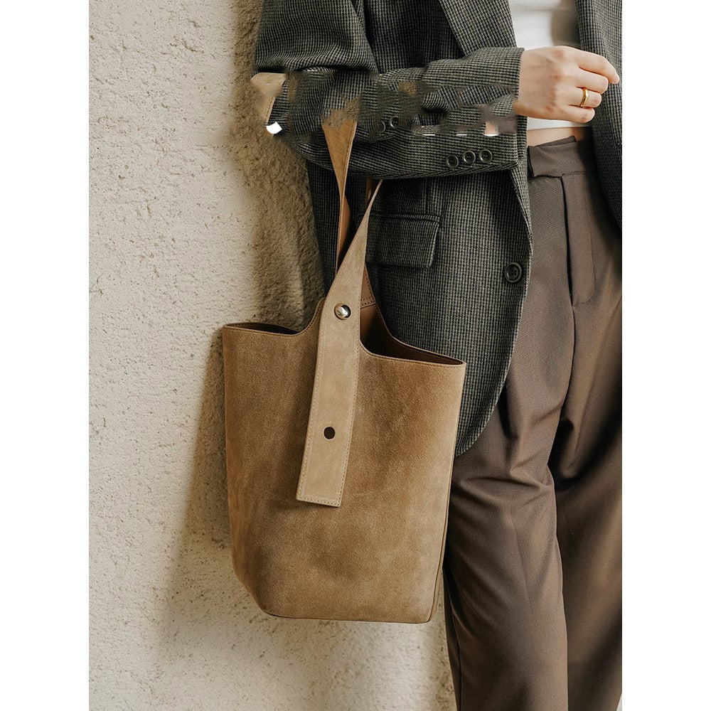 流浪风磨砂牛皮通勤ins水桶包大容量托特包休闲百搭单肩包包批发