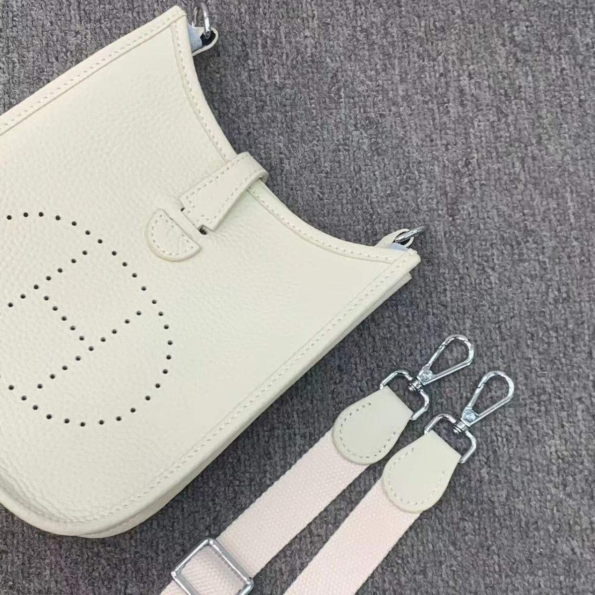 洋气小包包女2024新款字母镂空信封包潮韩版简约时尚单肩斜挎包包