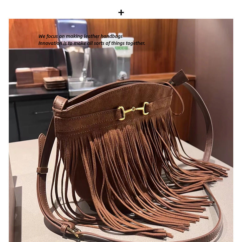 2023新款文艺复古真皮流苏包女斜挎 翻毛牛皮麂皮单肩水桶包