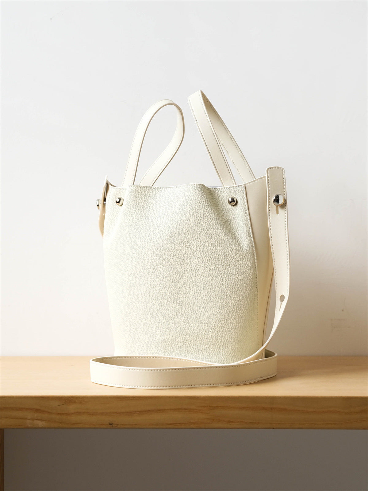 出口女包外贸尾单简约百搭款时尚休闲斜挎真皮水桶包腋下包子母包