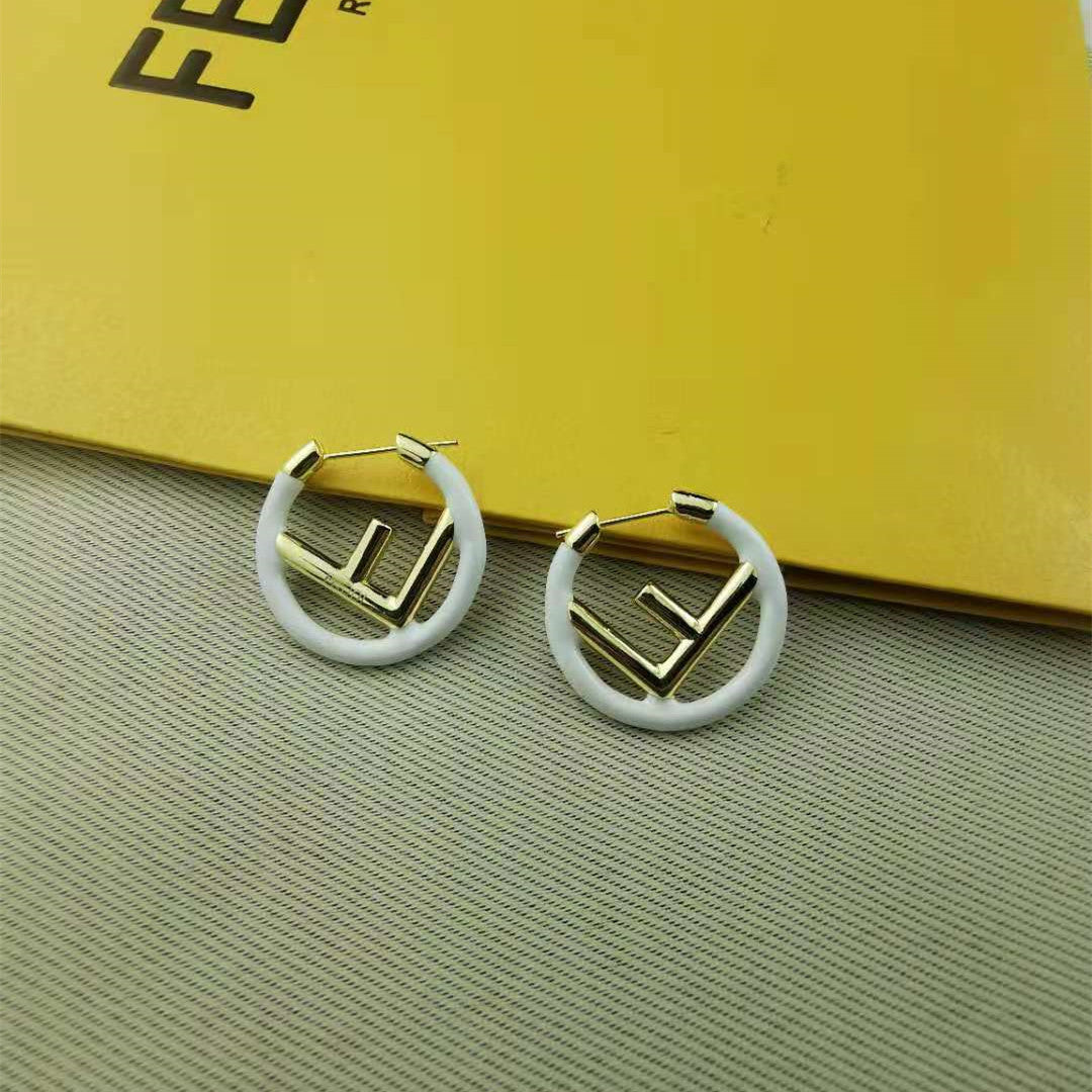 芬家F耳环女珐琅彩色欧美简约小众CHIC高级感ins百搭耳坠字母耳圈