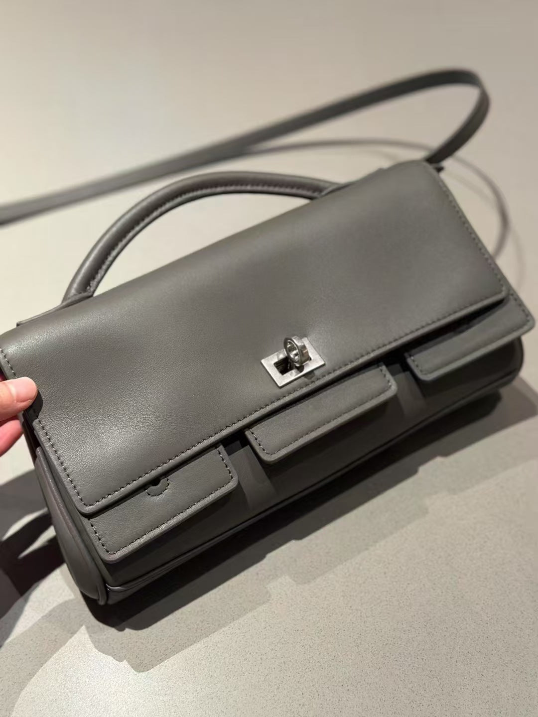 B家手提包晚宴真皮女包时尚单肩法棍包高级简约纯色轻奢百搭包包