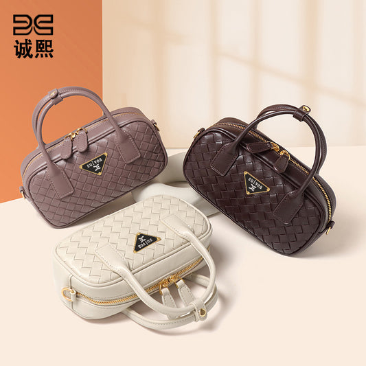 新款潮流枕头包单肩斜挎小方包高级感百搭手拎包时尚手工编织包包