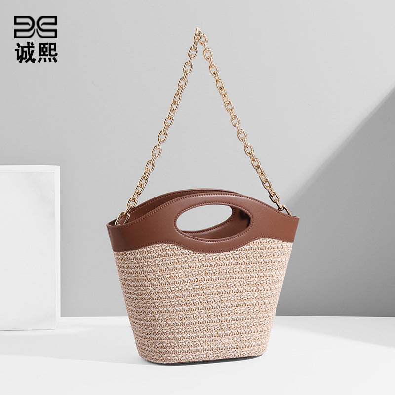 2025新款春夏流行假日沙滩包女撞色斜挎包质感手提水桶编织草编包