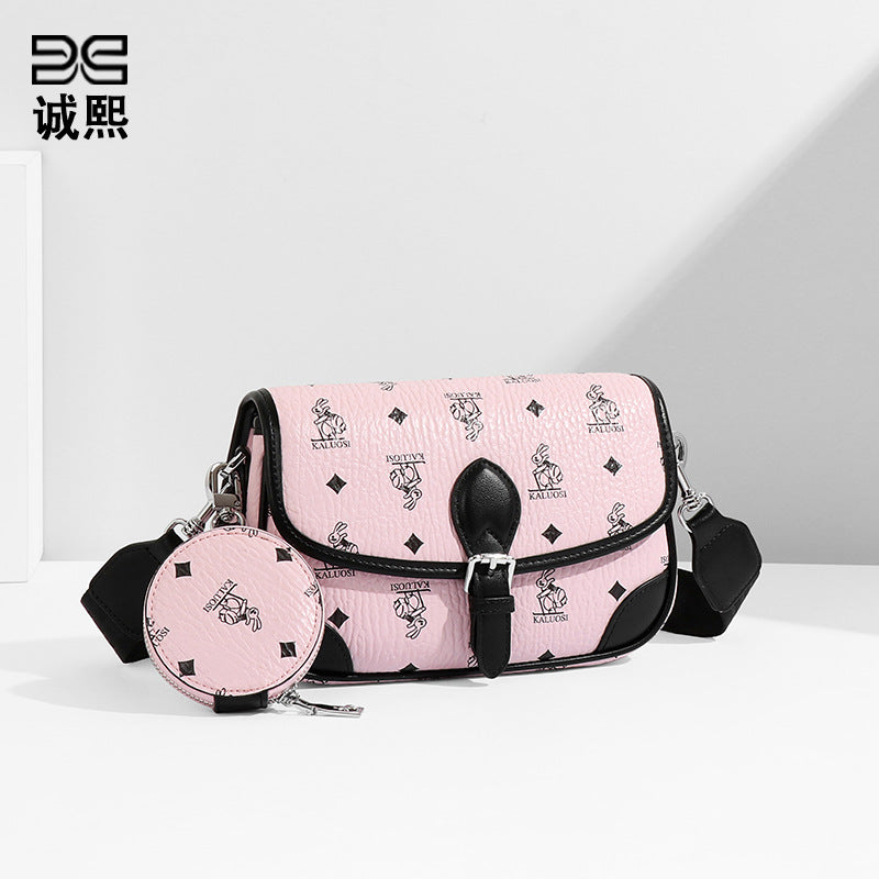 小众新款百搭单肩斜挎包洋气兔子质感宽肩带小方包时尚流行腋下包