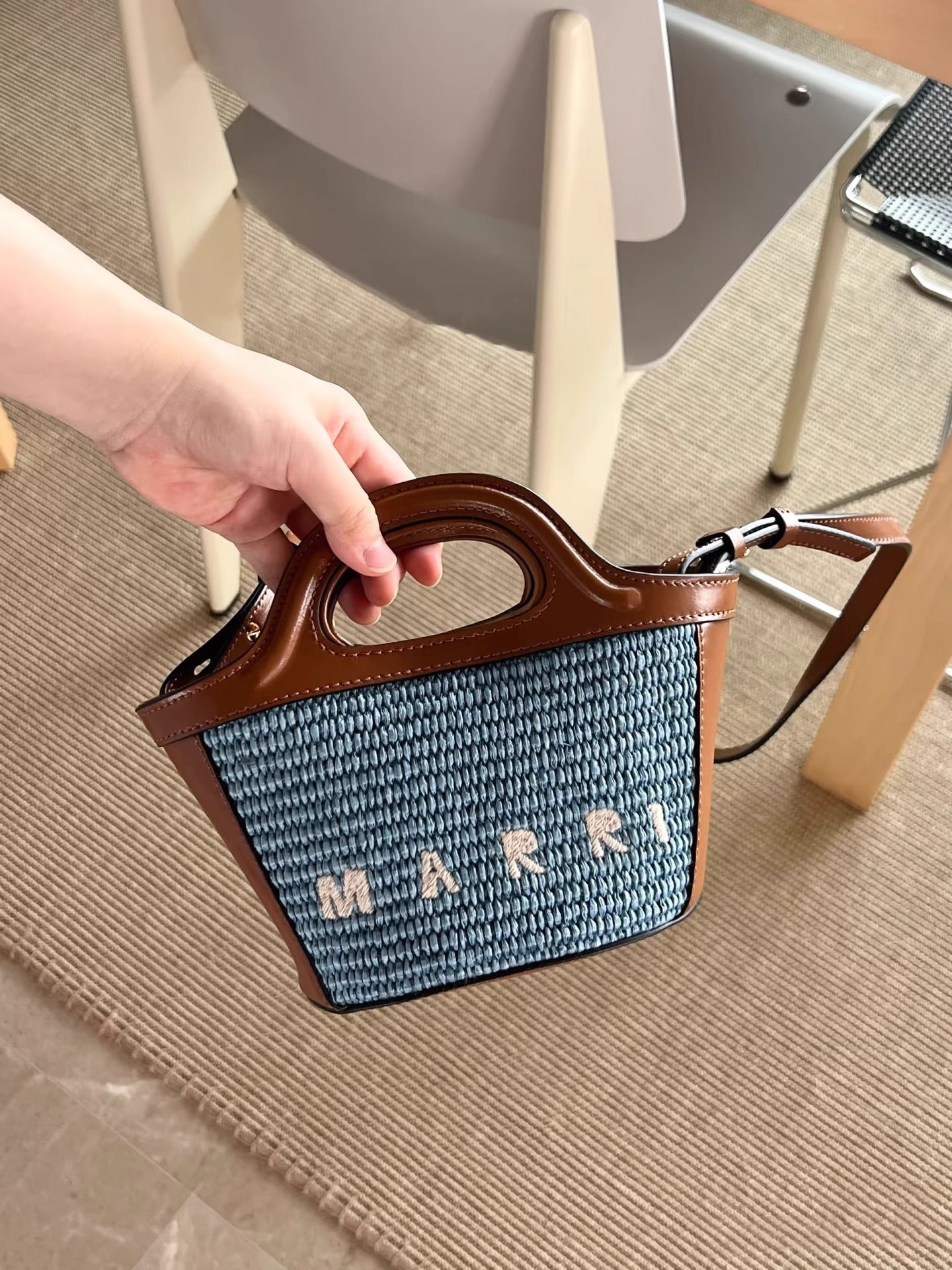 玛尼对版编织包2025春夏草编拼牛皮休闲百搭单肩斜挎迷你菜篮子包