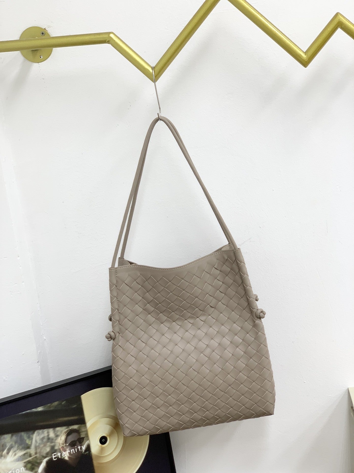 2024春夏季新款牛皮女包菜篮子编织大容量单肩斜挎手提包包编织女