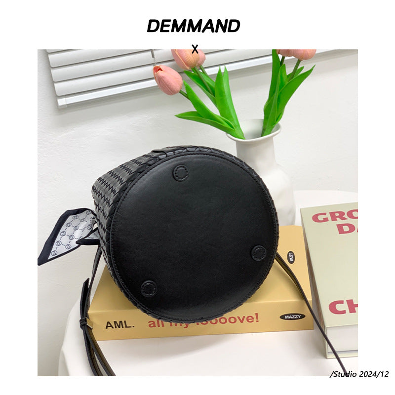 编织牛皮水桶包女斜挎包大容量高级感真皮菜篮子手提包女通勤单肩