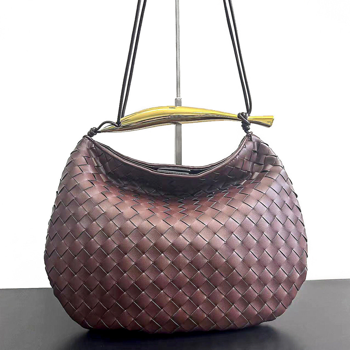 预售新款沙丁鱼编织包真皮时尚休闲高级感鲨鱼金属柄半月手提女包