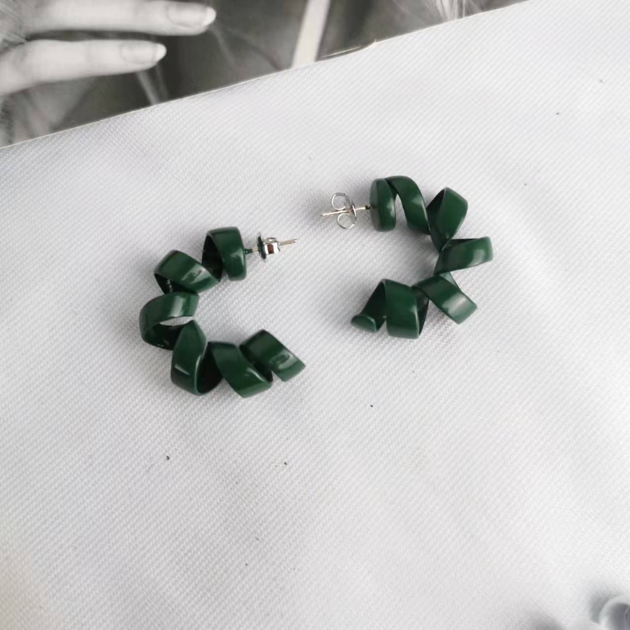 BV2021新款电话线耳环女几何不规则螺旋状欧美银针欧美扭转耳钉