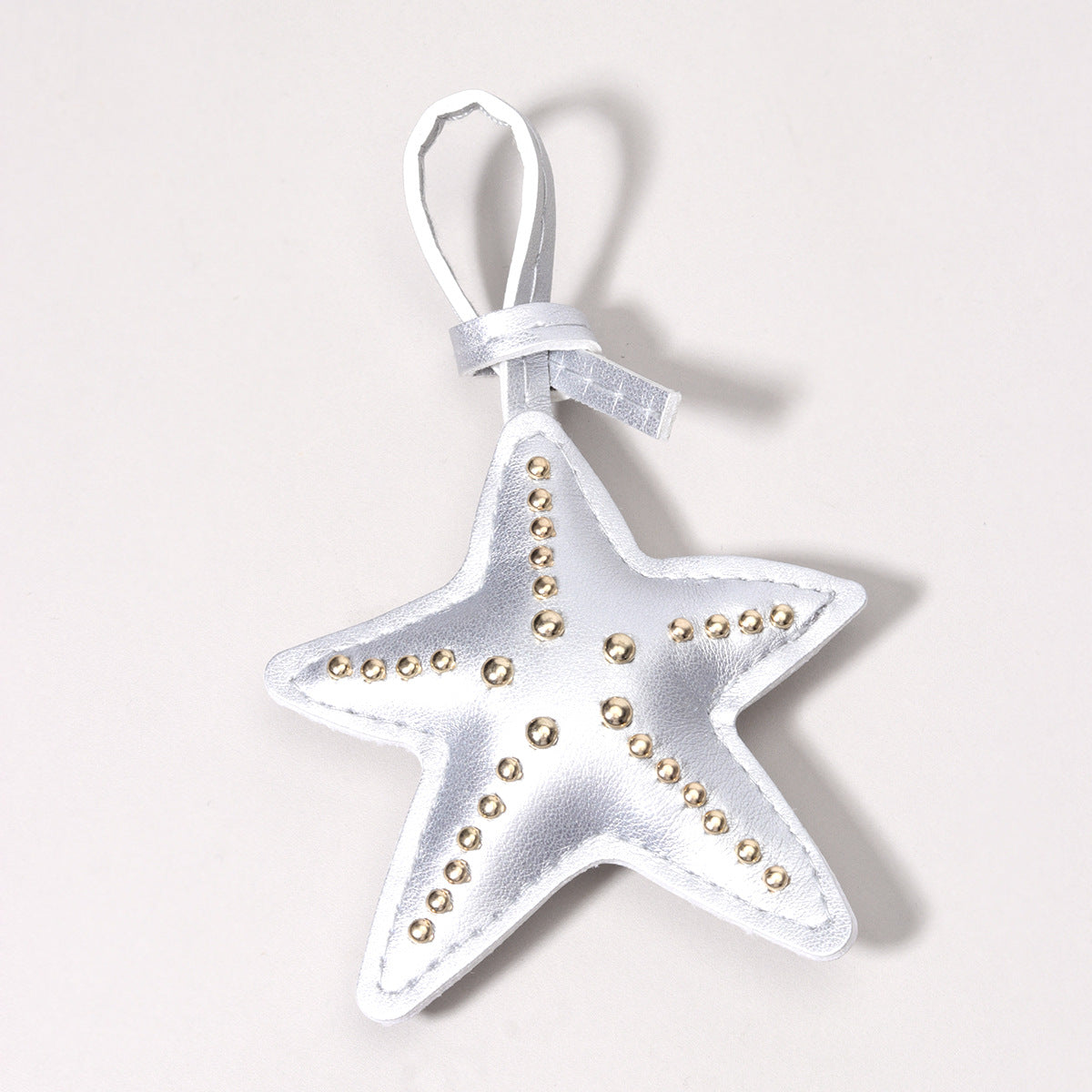 工厂批发定制时尚热销牛角包扣仿真皮挂饰挂件钥匙扣装饰品包包挂