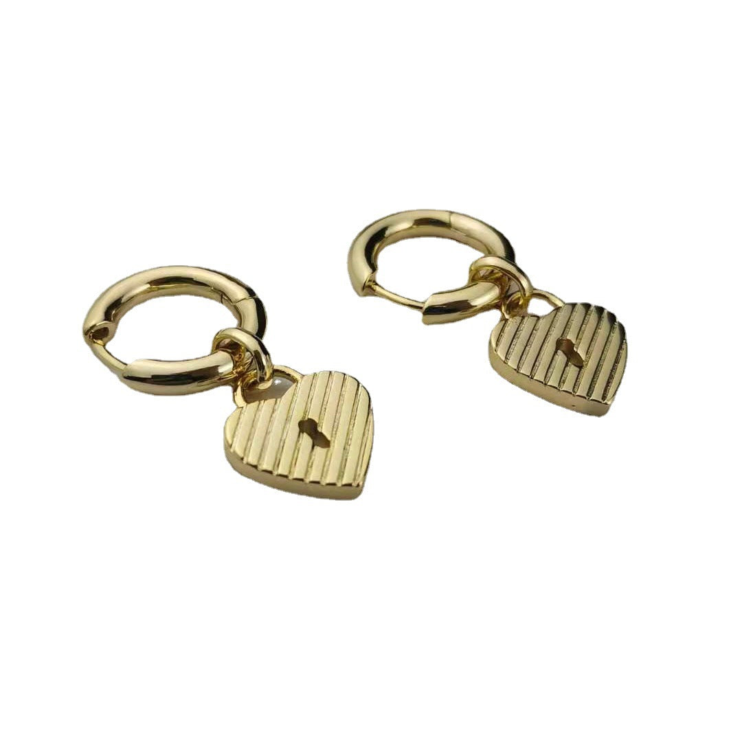 赛家新款心形耳坠圆圈耳环条纹高级感气质批发心锁爱心耳圈耳扣