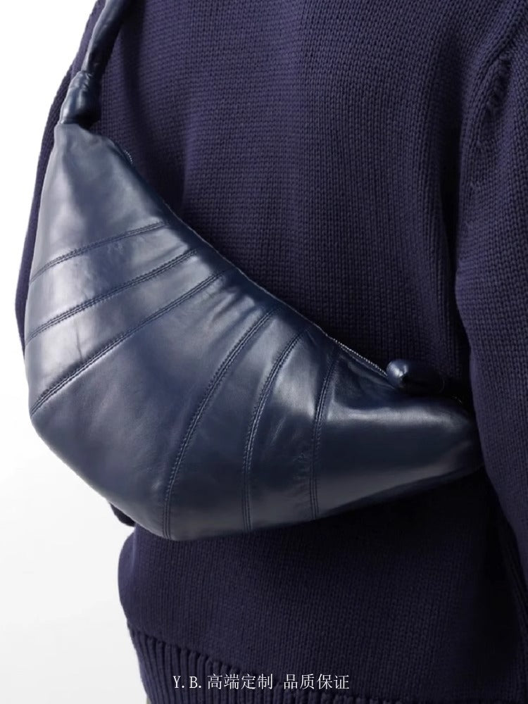 L家牛角包小众羊皮可颂包休闲饺子包真皮小号斜挎流浪胸包 批发