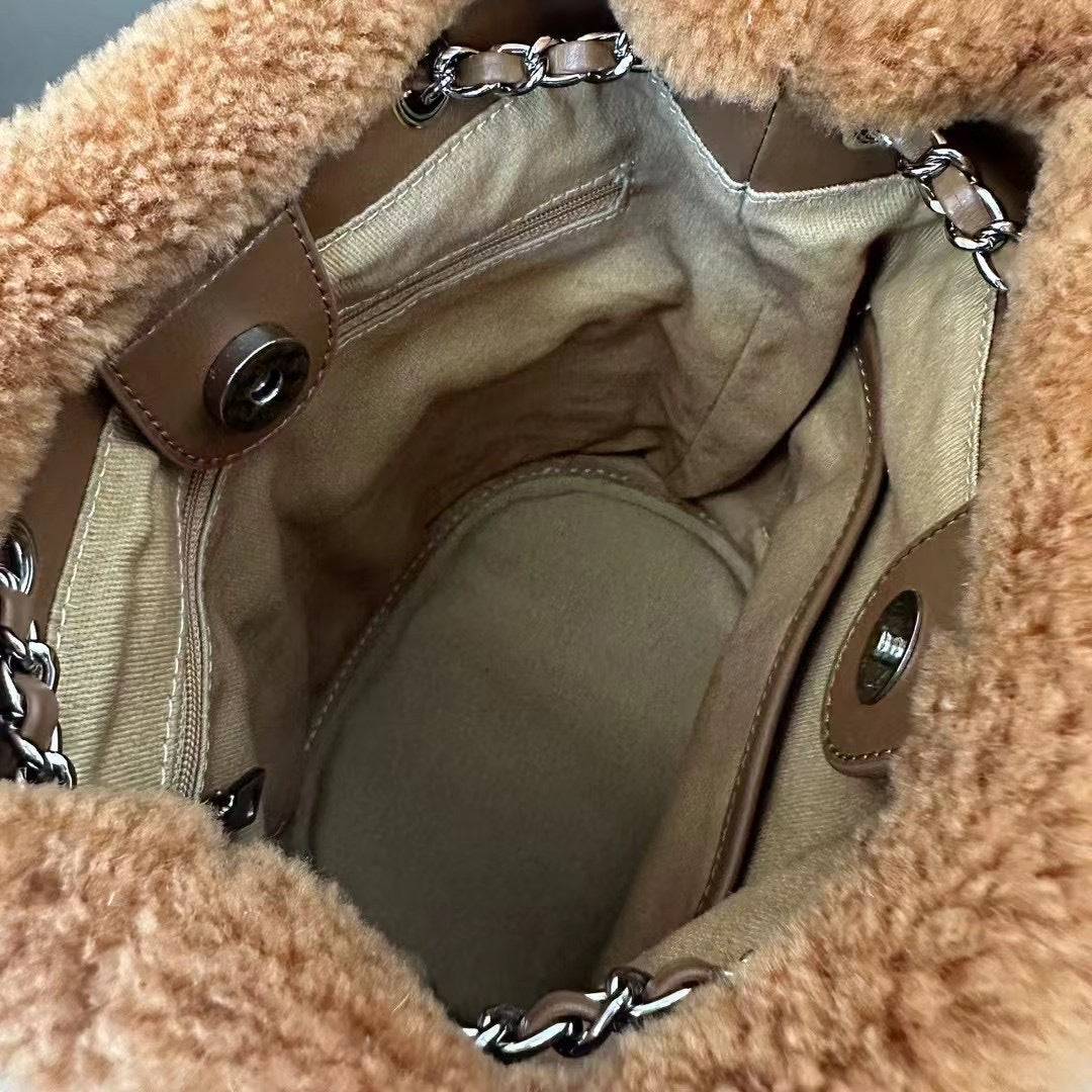 2024春季新款真皮配羊羔毛小香风菱格链条包包单肩斜挎包水桶包女