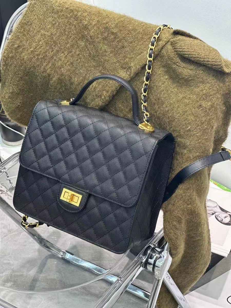 女包新款英伦时尚高级感鱼子酱双肩包菱格链条单肩大容量漆皮背包