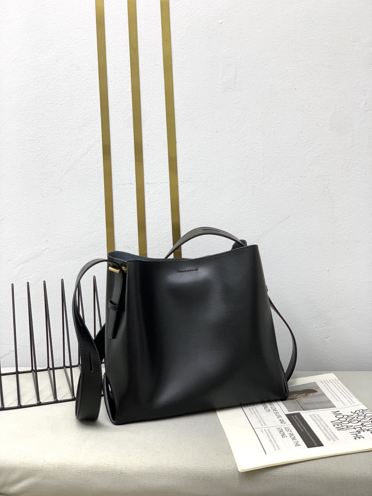 真皮水桶包女2023新款小众设计通勤女包单肩斜跨包时尚百搭托特包