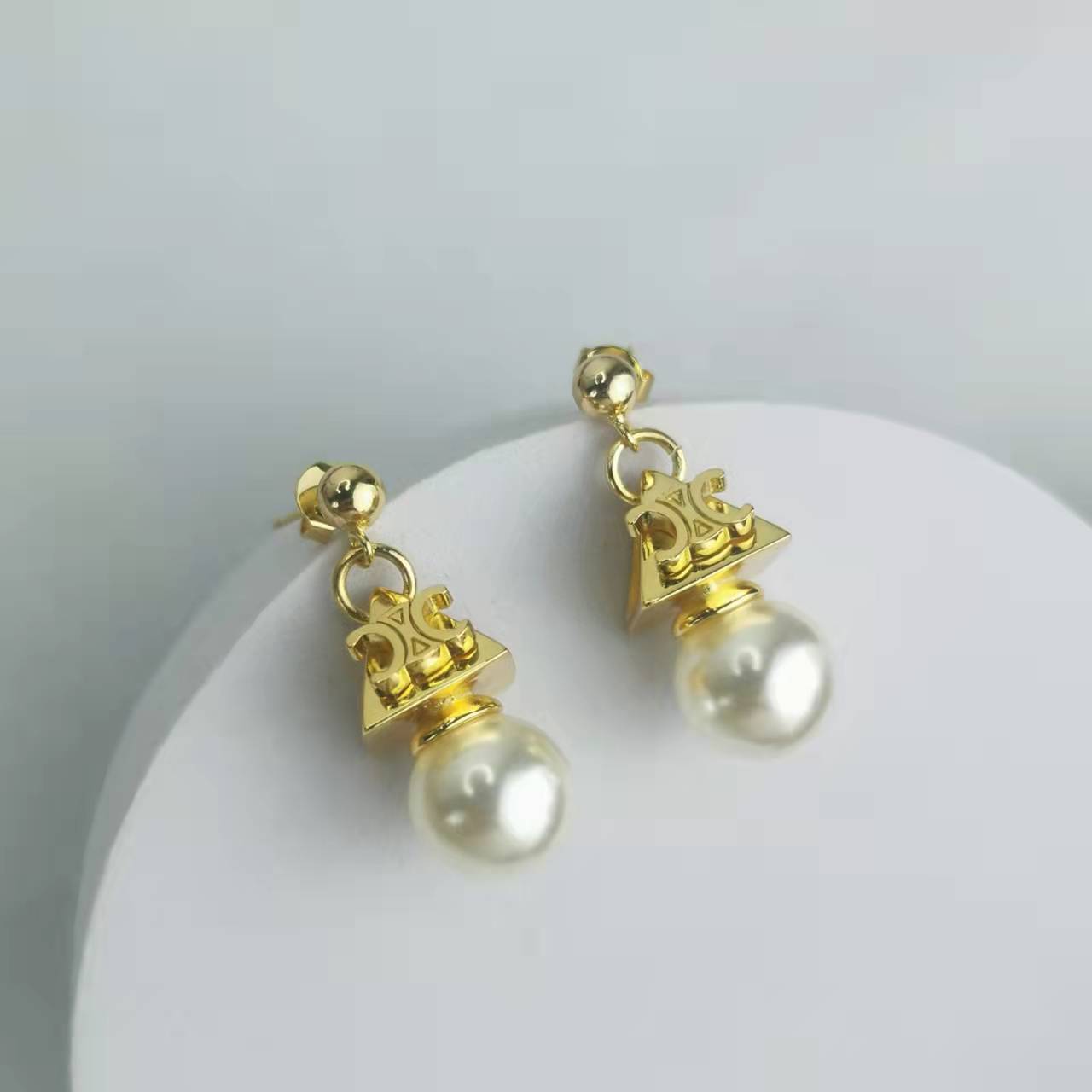 赛林家22新款三角宝塔凯旋门珍珠耳钉女气质光面镀金几何形耳环