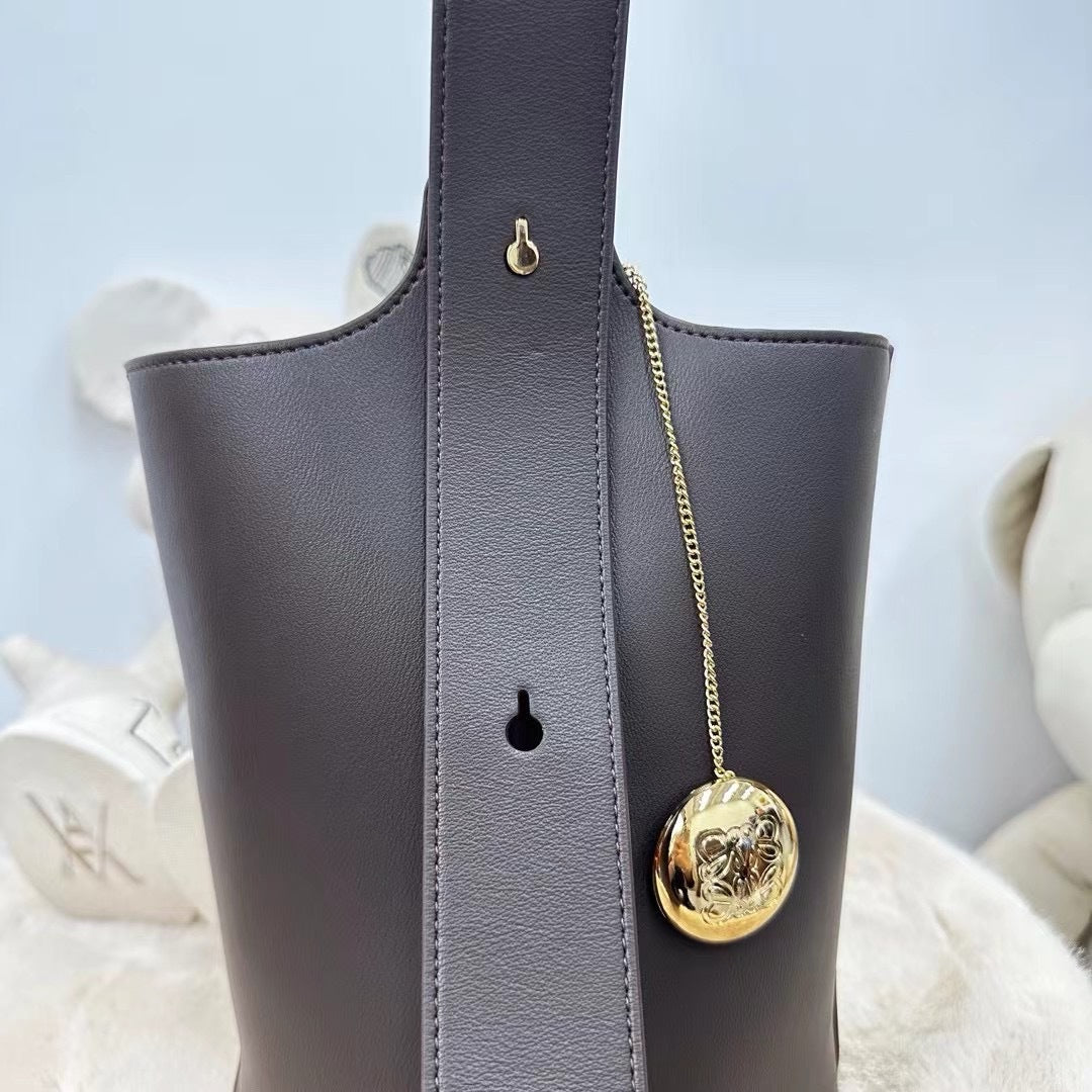 女包包复古2023新款时尚韩版女复古风秋冬潮包大容量港风学生大包