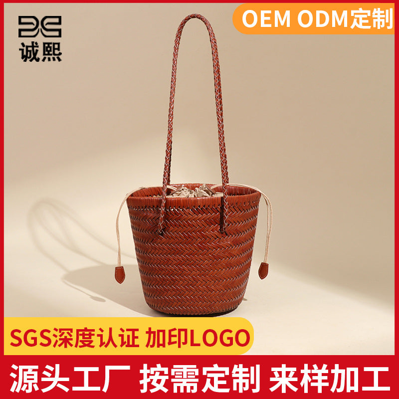 夏季新款真皮编织手提水桶包休闲菜篮沙滩包大容量单肩腋下子母包