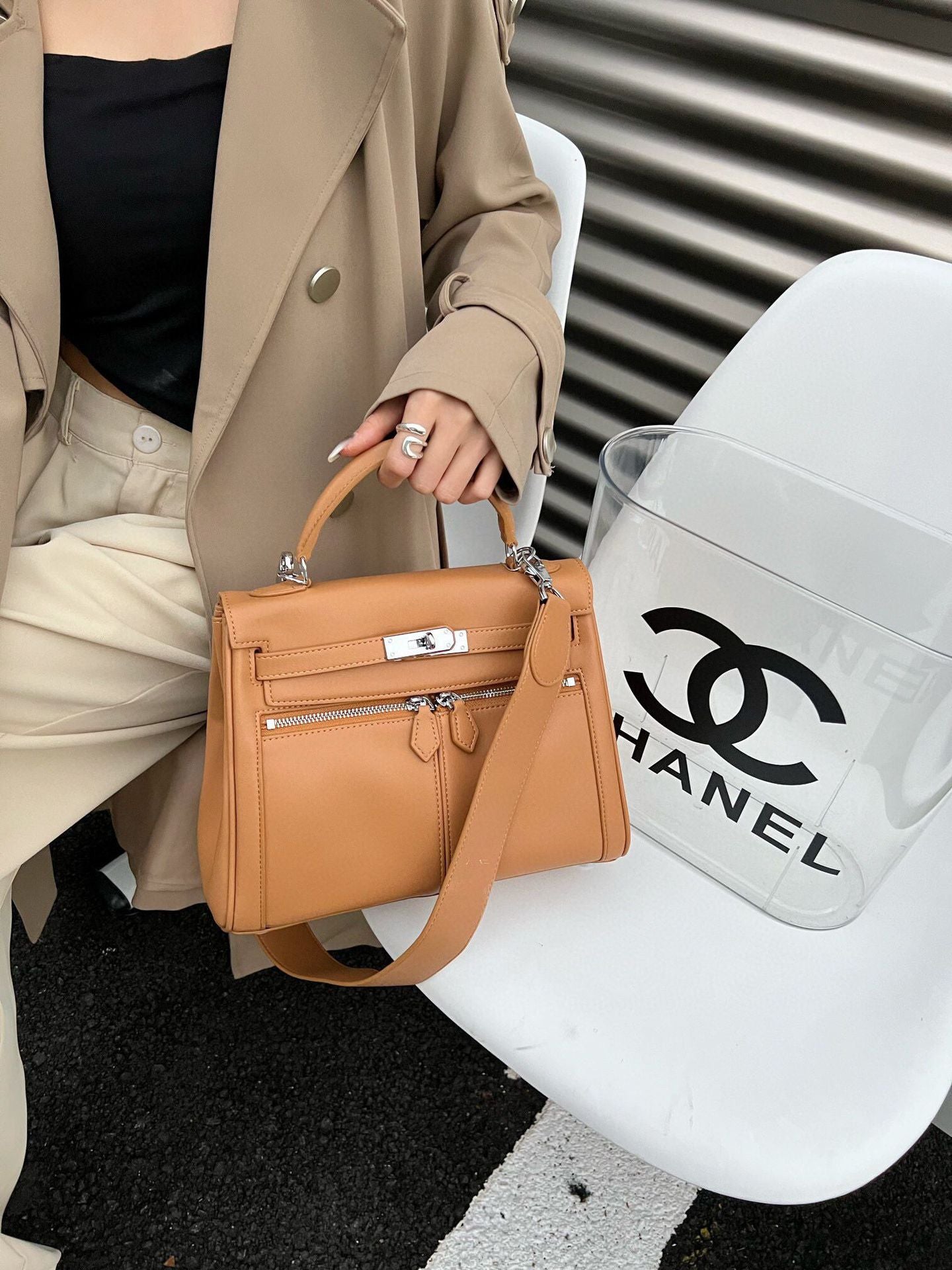 百搭通勤单肩斜挎包宽肩带凯莉包手提包真皮大容量单肩斜挎包女