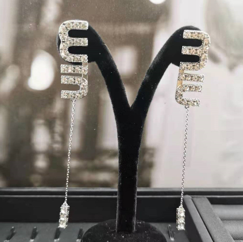 新款缪家耳环字母满钻MIU字母水晶女气质时尚水钻耳坠长款耳线