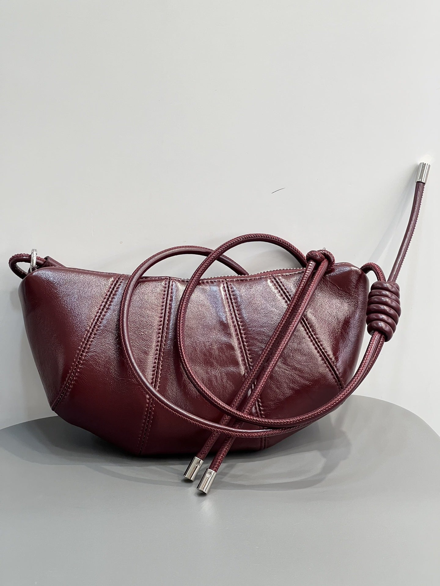 秋冬季复古棕色包包女2024新款流行百搭斜挎包时尚超火小众牛角包