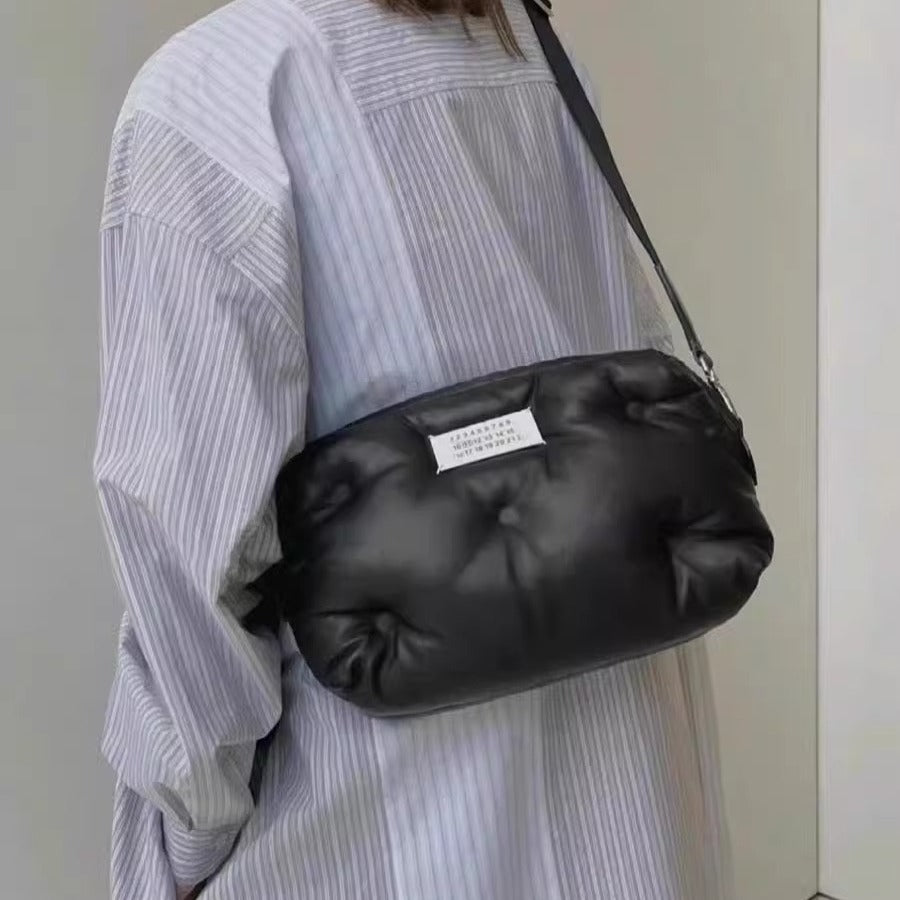 网红云朵百搭时尚真皮软皮包情侣包斜挎黑色羊皮枕头包潮一件代发